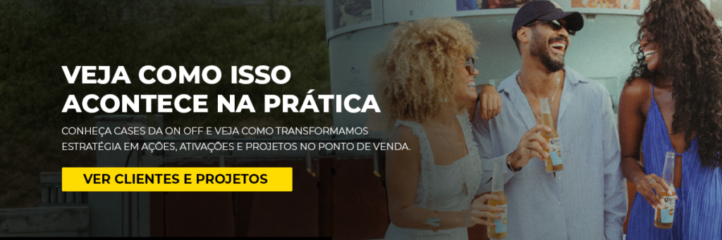 Pessoas conversando e brindando em um evento, com chamada para conhecer os clientes, projetos e cases da On Off