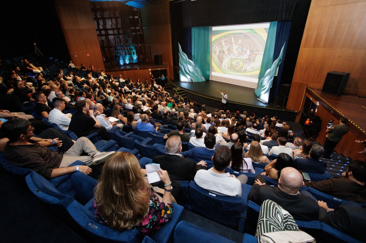 Plenária da convenção corporativa de 60 anos da Everest no Teatro TotalEnergies, Rio de Janeiro